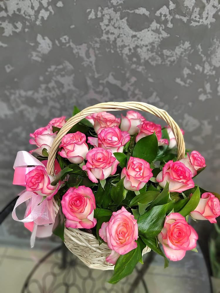 Цветочная композиция из Розы в корзине в Актюбинском