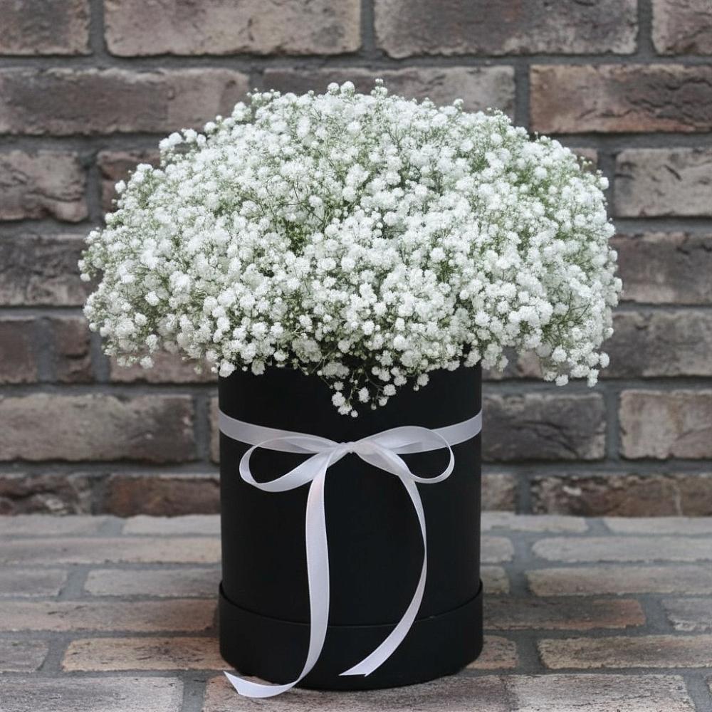 Цветочная композиция из Гипсофила в шляпной коробке в Актюбинском