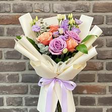 Букет цветов из:  Лизиантусы и Розы в Актюбинском