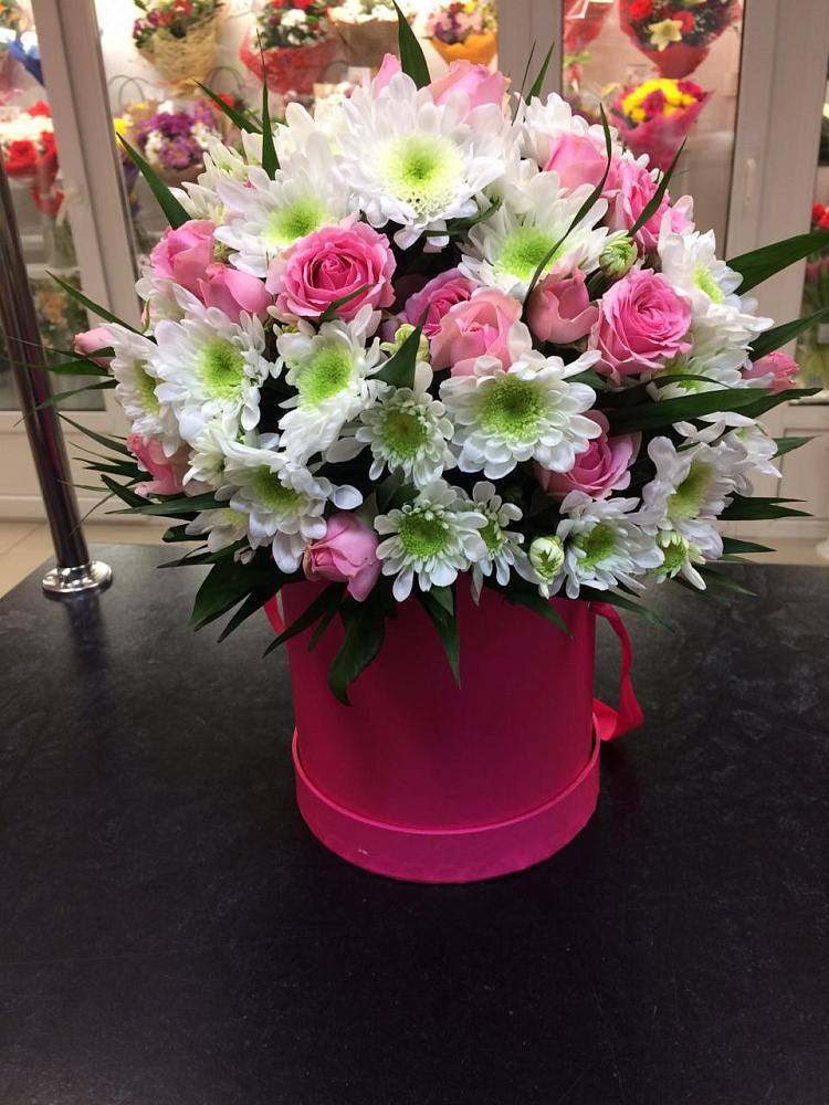 Цветочная композиция из Розы и Хризантемы в шляпной коробке в Актюбинском